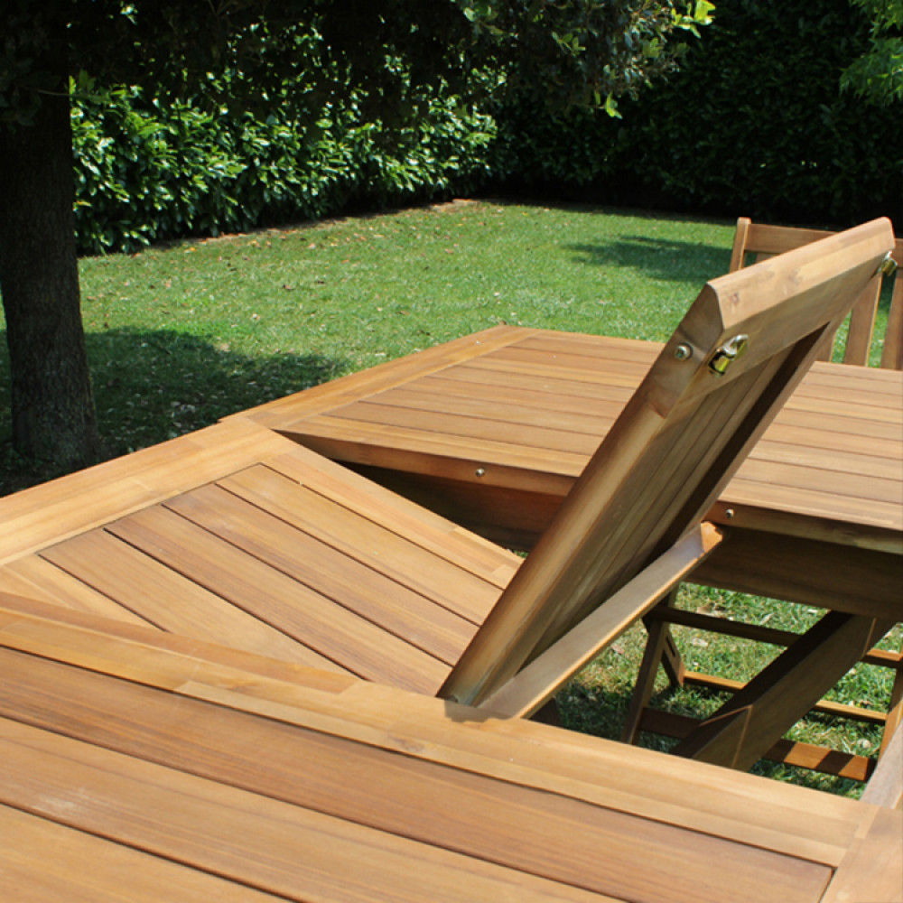 tavolo-alluminio-esterno-legno-ferro-piscina-teak-sedie-lettini-ombrellone