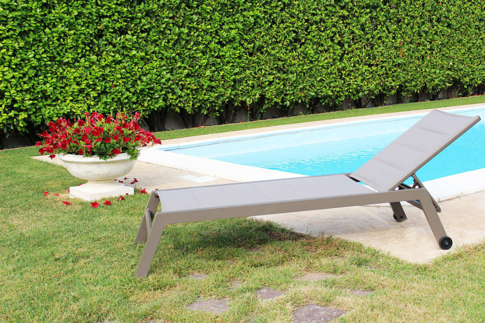 lettino-giardino-piscina-impilabile-ruote-leggero-esterno-