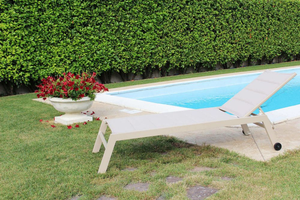 lettino-giardino-piscina-impilabile-ruote-leggero-esterno-