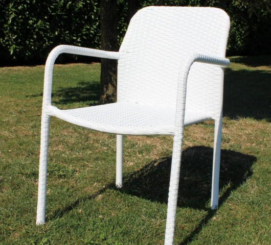 Tavolino-Bianco-Grigio-Giardino-Sedie-Poltrone-OBI-piscina-Cosma-Acciaio-Metallo-Tettoia-Barbecue